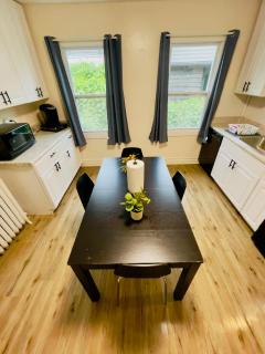 Great Location, Free Parking, Spacious, Private Office & Family Friendly - Evanston - 1