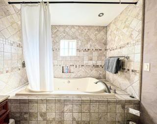 Cozy 2BR Getaway with Pool, Close to SoFi - MKMD1 - 1