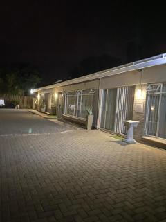 Straebe Stay - Bloemfontein - 7