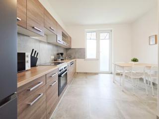 RAJ Living - 3 Room Apartment - Kitchen - Dining Room - Terrace - 25 min to Messe DUS - Düsseldorf - 8
