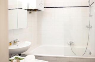 Bright Calm Apartment with Free Parking - Wenen - 7