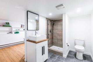 Stylish 6-BR House close to DT with free parking - Brossard - 9