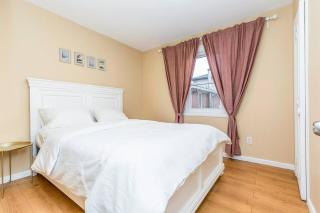 Stylish 6-BR House close to DT with free parking - Brossard - 6