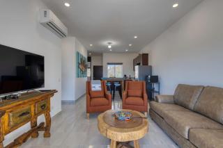 2 BR Wake up to unique views from your balcony - Cabo San Lucas - 6