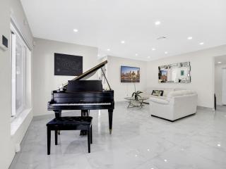 Luxury Villa with Heated Pool, Jaccuzzi, Gym, Games and More - 0
