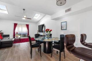 3BR Hot Tub, 5 min to DT, Pool Table, Free Pking - 3