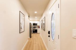 King Comfort - Bright and Modern 1BR Stay in Dunlap - 7