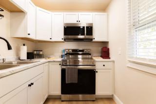 King Comfort - Bright and Modern 1BR Stay in Dunlap - 5
