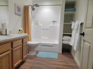 Lakeshore Lodging Apartment H - 1