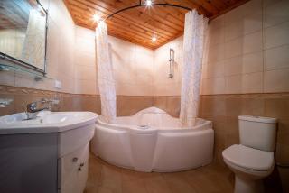Casa Piedra, Hidden Gem, Jacuzzi, BBQ, Patio in Monagroulli - 9