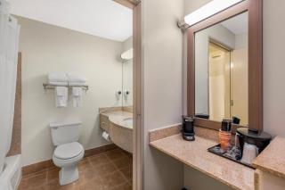 Clarion Pointe Sioux Falls Airport - 7