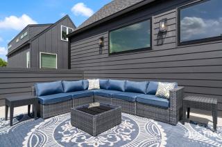 Luxury 2BR 2BA East Austin retreat w yard, deck and garage parking by Austin Vacay - 3