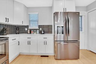 Twin Abodes Two Units One Group Getaway - 8
