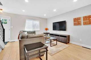 Twin Abodes Two Units One Group Getaway - 7