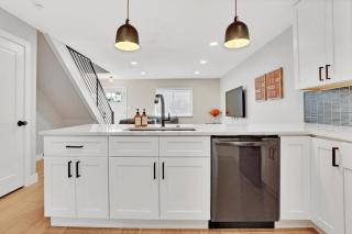 Twin Abodes Two Units One Group Getaway - 4