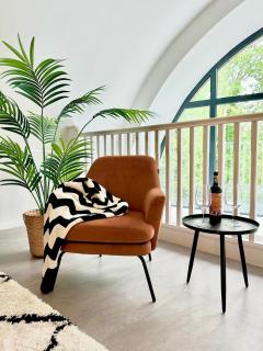 Stunning 2BR Duplex Near Centre - 1