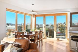 Views and Charm in West Hobart - - 8