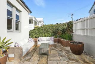 Views and Charm in West Hobart - - 2