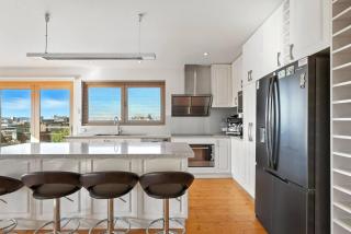 Views and Charm in West Hobart - 1