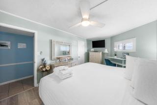 Holiday Surf and Racquet Unit 612 - 4