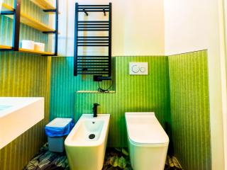 Luxury Retreat in Iseo - Jacuzzi, Balcony & Wi-Fi in the Heart of Town - 1