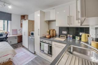 Student Only Silver Studio XL Upper Level Islington Residence - 7