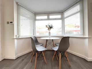 ArtLounge-2 bed garden Free parking - 1