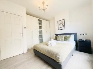 Bright 2-bed Flat - 1 Min To Enfield Lock Station! - 2
