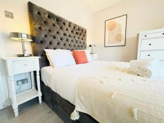 Bright 2-bed Flat - 1 Min To Enfield Lock Station! - 1