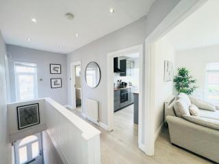 Bright 2-bed Flat - 1 Min To Enfield Lock Station! - 8