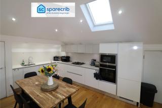 Maidenhead Stylish Three Bedroom Top Floor Apartment - Maidenhead - 0