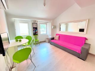 Apartamento com escada e pátio, em frente praia - Paço de Arcos - 2