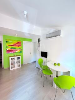Apartamento com escada e pátio, em frente praia - Paço de Arcos - 1
