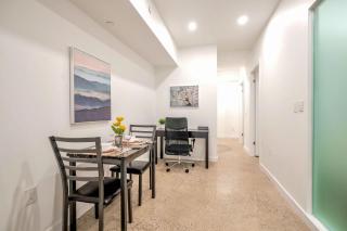 The Roland Chic 2BR Basement Suite 2BR Toronto Getaway near Downtown - 9