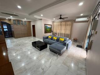 Cozy Johor Bahru Home with Family Room and unblock balcony View - 5