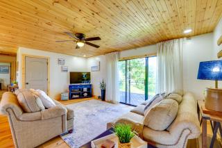 Near Table Rock Lake Family Home with Deck and Views - Golden - 6