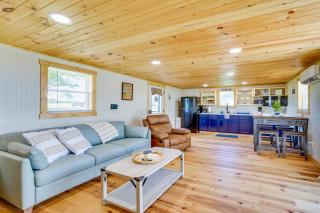 Yard with Lake View Home Near Table Rock Lake! - 9