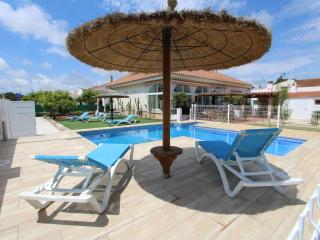 Casa con Piscina Privada Cerca del Mar, Mascotas Bienvenidas, WiFi Gratis, Playa para Perros - ES-184-39 - 0