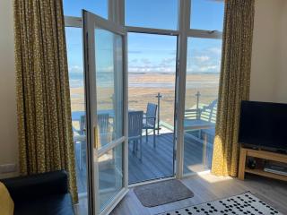 Coastal Retreat in Westward Ho! - 2 Bedrooms, Sea Views & Terrace - 8