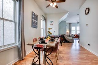 Free Early Check-In or Late Check-Out - Stylish Home Near DT & River St - 2 King Beds - Massage Chair - Games - 5