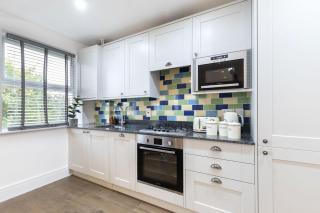 Stylish One Bedroom Top Floor Apartment - 6