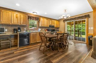 Schroon River Bend Getaway - 4