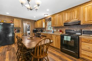 Schroon River Bend Getaway - 2