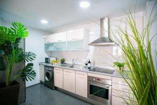 Elite Premium Hideaway with FREE Parking - Malaga - 1