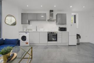 Top Floor Apt - Central & Stylish - Free Wifi - 1