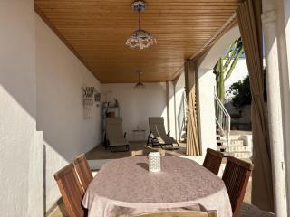 R163 Casa con piscina ideal para familias - Cunit - 4