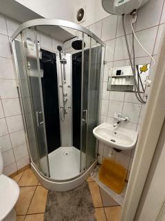 Historic Tow Center Apartment - 3