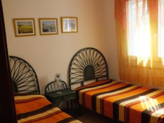 Villa con piscina privada y jardín cerrado en Castelló d'Empúries, ideal para 6-8 personas - ES-204-1 - Empuriabrava - 3