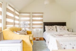Charming Private Guest House - Enfield - 5