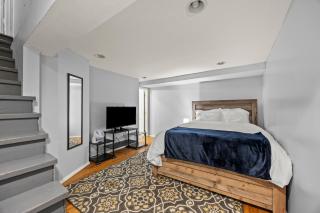 Spacious 3BR Home 5 Mins to Airport and Downtown - 6